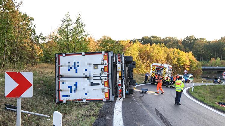 Zwei Menschen wurden bei dem Unfall verletzt. Foto: NEWS5 / Merzbach