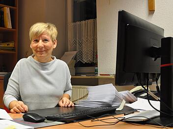 Seit 27 Jahren ist Claudia Kraus die gute Seele des Pfarramts Kothen. Foto: Petra Heurich