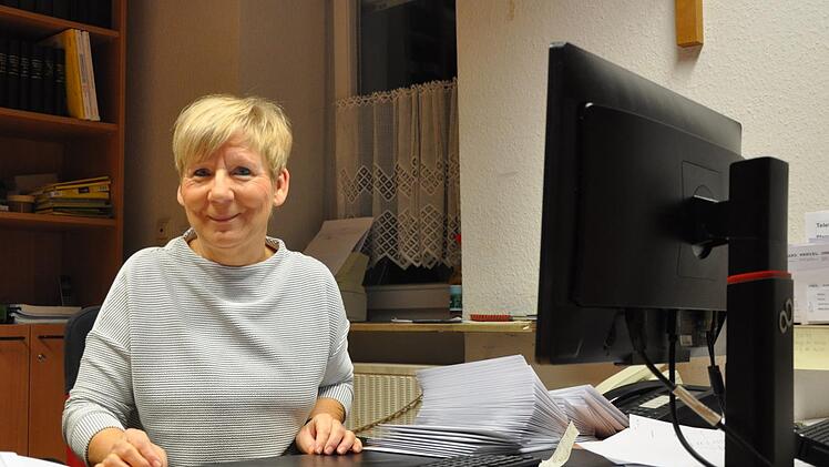 Seit 27 Jahren ist Claudia Kraus die gute Seele des Pfarramts Kothen. Foto: Petra Heurich