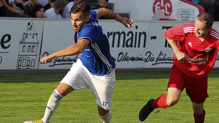 Aykut Civelek (links) traf zweimal f&uuml;r den VfL Frohnlach, f&uuml;r Punkte reichte es allerdings nicht. CT-Archiv