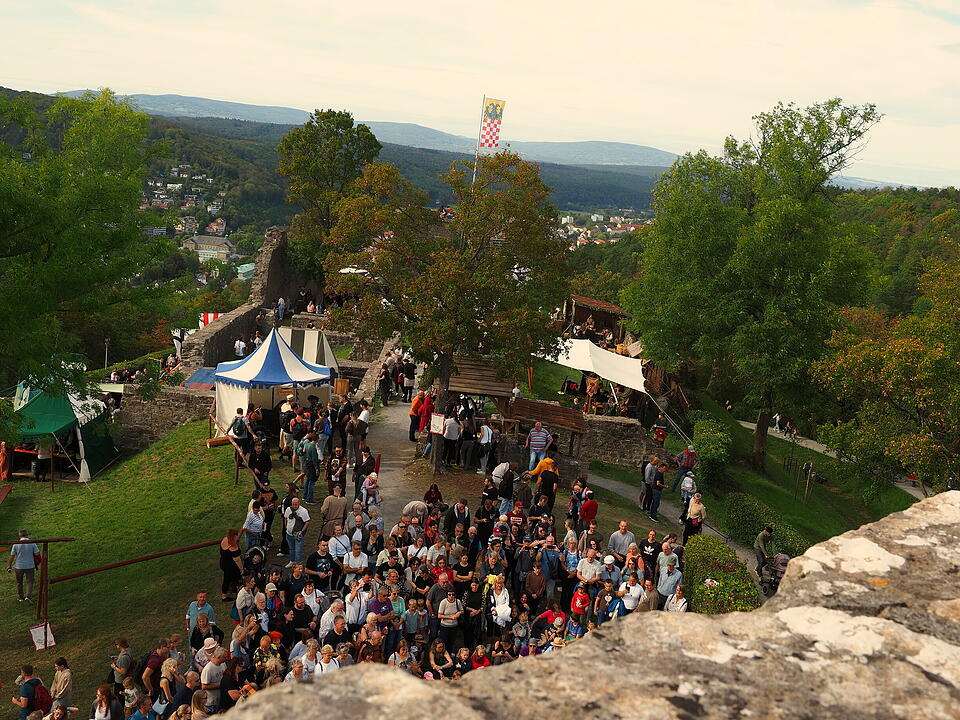 Buntes Treiben auf der Burg.