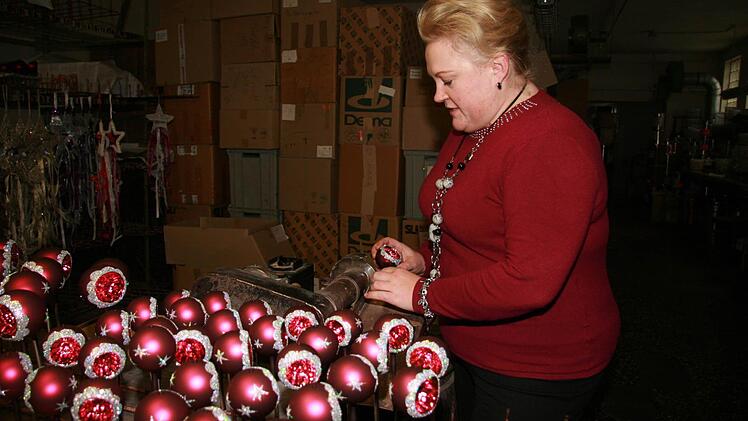 Die Reflex-Kugeln, die eine Einbuchtung am Bauch haben, waren jahrelang vom Markt verschwunden - heute sind sie wieder im Trend, denn sie erinnern an die guten alten Zeiten.