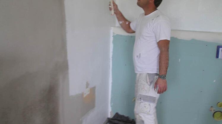 Der "Abort" im ersten Stock war jahrelang gesperrt. Tobias Fischer bringt jetzt frische Farbe ins Spiel.