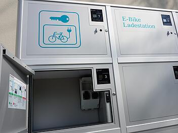 Die Bayerische Staatsbad Bad Kissingen GmbH hat eine &ouml;ffentliche E-Bike-Ladestation mit insgesamt sechs Ladeschr&auml;nken eingerichtet.Daniel Scheublein/Bayer. Staatsbad Bad Kissingen GmbH