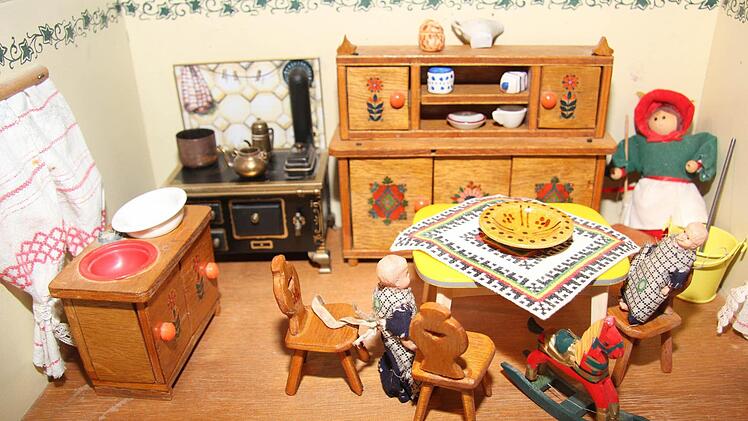 Die Puppenstuben im Heimatmuseum stammen aus verschiedenen Zeitepochen. Foto: Sonny Adam