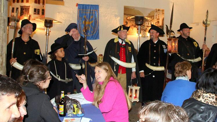 Die Nachtwächter und ihr Publikum Foto: Bettina Knauth