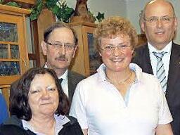 Der neue Vorstand der Europaunion (von links): Ronald Kaiser, Regina Taubert, Peter Schmauser, Monika Hohlmeier, Ehrengast IHK-Präsident Heribert Trunk, Bezirksvorsitzender Rainer Taubert.  Foto: Andreas Welz