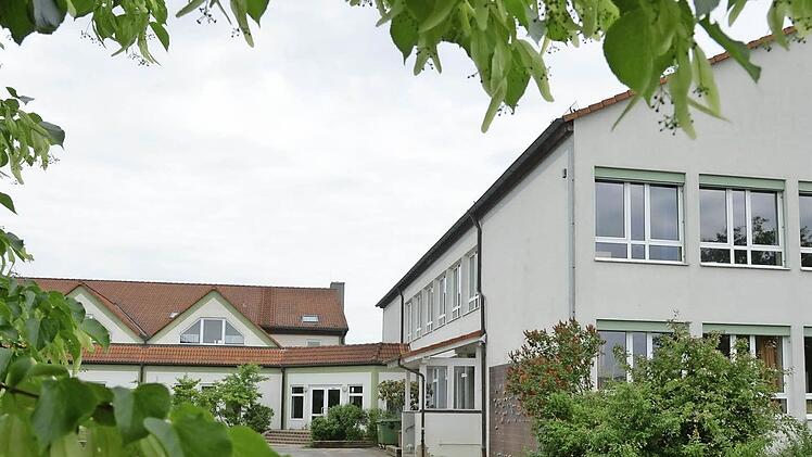 Wie andere Vorhaben auch will die Gemeinde Pettstadt den Ausbau des Horts an der Schule ohne zusätzliche Kredite stemmen.  Foto: Ronald Rinklef