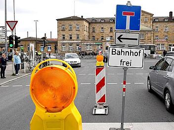 Wer aus der Luitpoldstraße zum Bahnhof in Bamberg will, darf das noch - ansonsten ist die Ludwigstraße in Richtung Zollnerstraße Sackgasse.  Foto: Ronald Rinklef