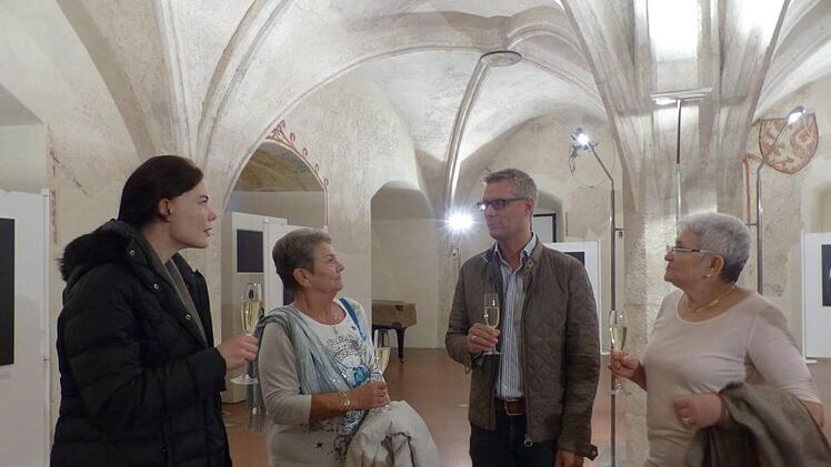 Oberbürgermeister Uwe Kirschstein heißt die Neubürgerinnen willkommen. Foto: Pauline Lindner