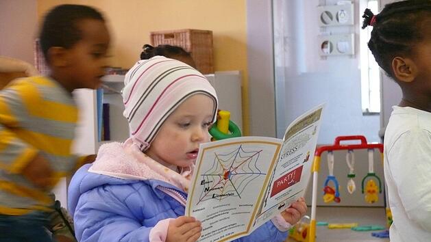 Die Kleinen stehen (mit ihren Familien nat&uuml;rlich) im Mittelpunkt beim Elternnetzwerk - auch wenn sie Angebote noch nicht lesen k&ouml;nnen...Sarah Steiner