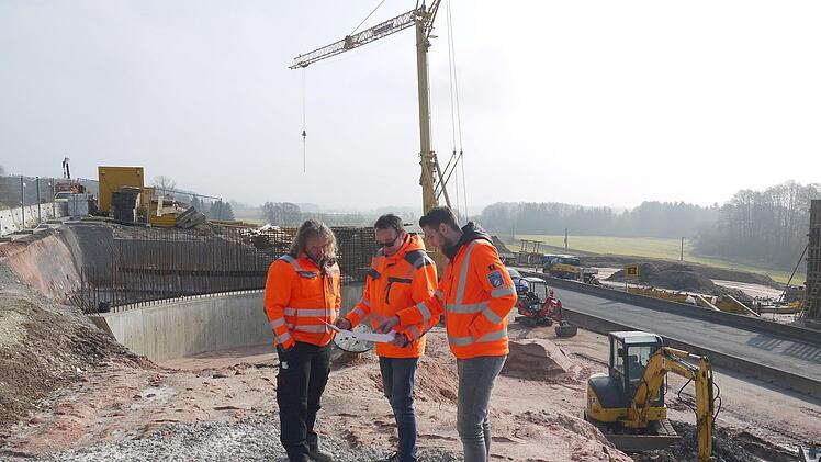 Richard Barth, Roland Daum und  Christoph Krüglein (von links) bei der Baustellenbesprechung.