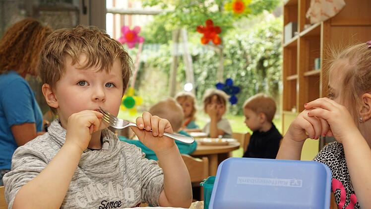 Von den 67 Kindern im Euerdorfer Kindergarten nehmen 61 das Abgebot des warmen Mittagessens an. Foto: Arkadius Guzy
