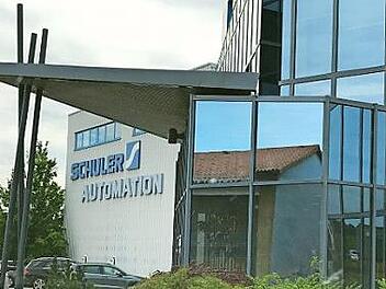 Schulers Sitz in Heßdorf - hier geht die Arbeit zunächst einmal wie gewohnt weiter.  Foto: mb