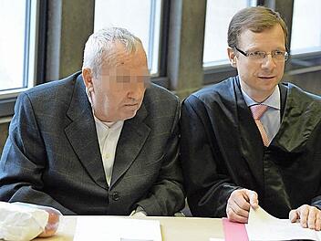 Helmut S. (links) mit seinem Anwalt Felix Leyde. Er forderte am Freitag Freispruch für seinen Mandanten. Foto: CT-Archiv / Ronald Rinklef
