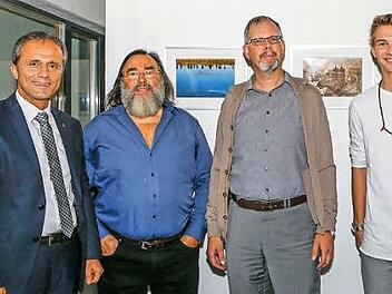 Die Erstplatzierten des "Blende 2016"-Wettbewerbs: stellvertretend für Bernd Haensel Josef Klör (2.v.l.), Alfred Hinrichs (M.) und Niklas Kroemer (2.v.r) mit Chefredakteur Frank Förtsch (l.) und Werner Bschorr (r.) von Mediamarkt. Foto: Matthias Hoch