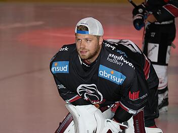 Timo Jung hütet auch in der kommenden Saison das Tor des ESC Haßfurt. Foto: rn