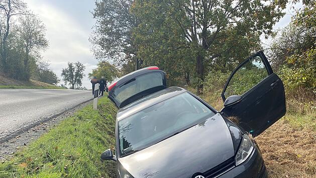 Unfall im Kreis Kulmbach: Auto landet im Graben