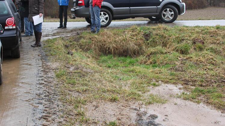 Kein Graben mehr: Der Weg zur Kompostieranlage wird immer wieder überschwemmt.