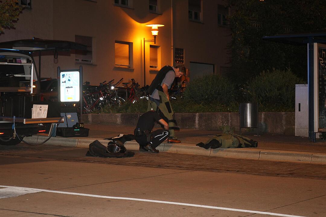 Polizeieinsatz mitten in der Nacht: Verdächtiger Gegenstand in Erlangen gefunden
