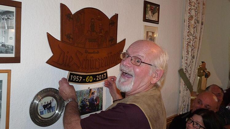 Hoch her ging es bei der Jubiläumssitzung der "Schürzenjäger" im Gasthaus "Zum Wilden Mann".Werner Reißaus