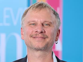 Mit 43 Jahren ist der frühere Teenie-Schwarm Robert Stadlober ("Crazy", "Sonnenallee") der Jugend längst entwachsen.