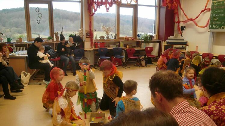 Fasching in der Bad Brückenaus Grundschulklasse 1/ 2 d. Foto: Claudia Körber
