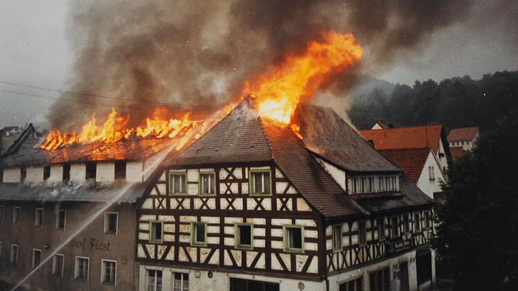Der Gasthof brennt. Repro: Carmen Schwind