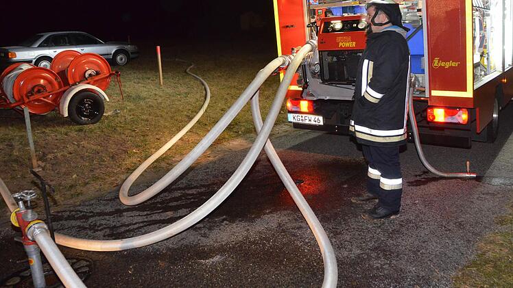 Wasserschläuche unter Kontrolle. Foto: Peter Rauch
