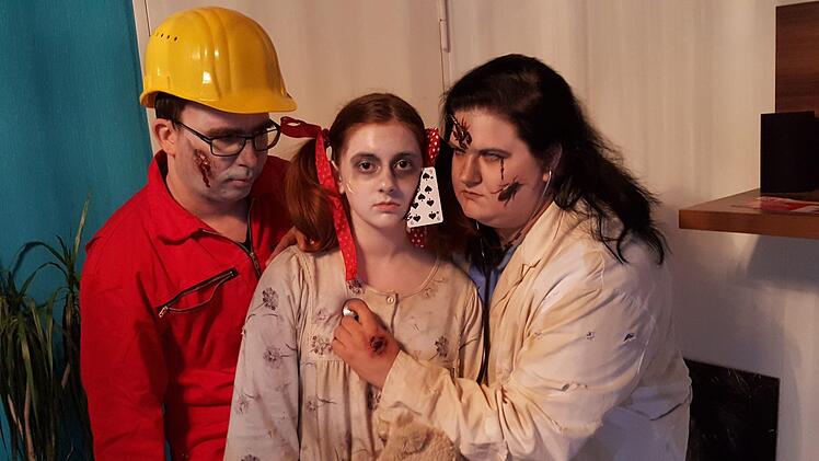 Leute erschrecken ist die liebste Freizeitbeschäftigung von Andreas, Kira und Tina Jahnel. Foto: Sabine Christofzik