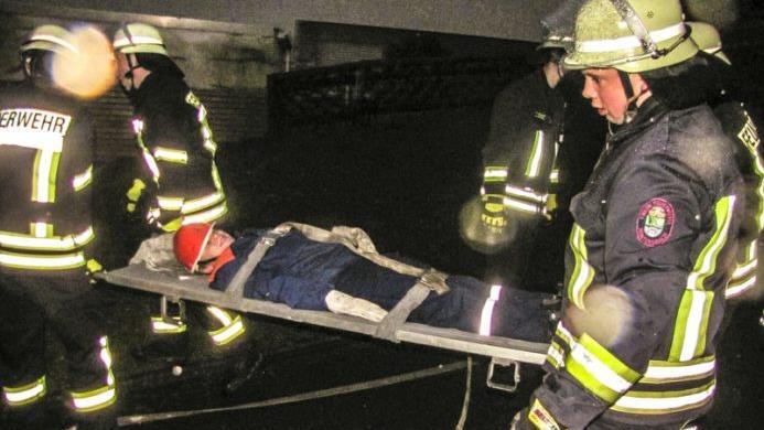 Auch  die Jugendfeuerwehr beteiligte sich an der Übung in Züntersbach, Kinder, spielten die Verletzten.  Marion Erb