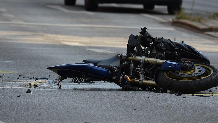Bei Gr&auml;fendorf im Landkreis Main-Spessart hat sich am Freitag ein schwerer Motorradunfall ereignet. Ein Fahrer wurde lebensgef&auml;hrlich verletzt. Symbolbild: fsHH/pixabay.com