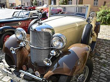 Eines der vielen Schmuckstücke ist dieser DeSoto, Six Convertible, Baujahr 1932 mit 3200 ccm und 78 PS. Fotos: Gerold Snater