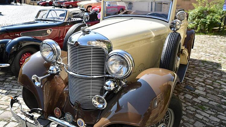 Eines der vielen Schmuckstücke ist dieser DeSoto, Six Convertible, Baujahr 1932 mit 3200 ccm und 78 PS. Fotos: Gerold Snater