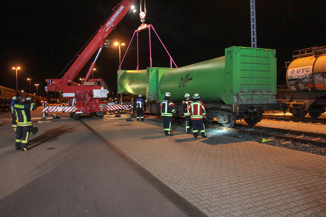 Großeinsatz in Nürnberg: Mitarbeiter hören Babygeschrei aus Pressmüll-Container