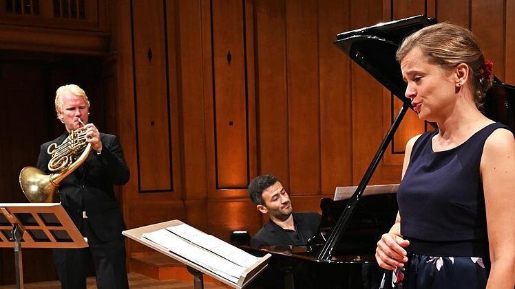 Volle Hingabe: Romantischer Liederabend mit (von links) Christoph Eß (Horn), Boris Kusnezow (Klavier) und Katja Stuber (Sopran).Romana Kochanowski