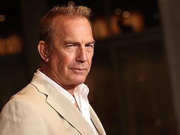 Seit seinem Regiedebüt hat der Wilde Westen Kevin Costner nicht mehr losgelassen. In einer neuen Doku-Reihe beschäftigt sich der Hollywoodstar nun intensiv mit dieser entscheidenden Zeit der US-Geschichte.