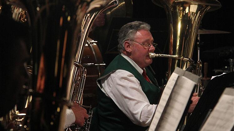 Herbstkonzert der Stadtkapelle Hammelburg in der Aula des Frobnius-Gymnasiums mit vielen musikalischen Facetten.