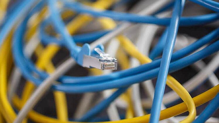 Die Dörfer der Hellmitzheimer Bucht sollen Glasfaserkabel bekommen. Foto: obs/Verband kommunaler Unternehmen e.V./regentaucher.com