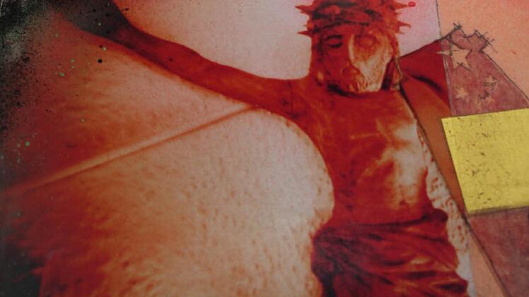 Provokanter Teil der Ausstellung im KunstRaum Herzogenaurach: Ein Jesus mit Fahne der Volksrepublik China von Manfred Dick-Kreuzer. Am Freitag wird die Austellung "Due Cuori" eröffnet. Foto: Christian Bauriedel