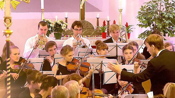 Ein Wiederhören gibt es beim "Internationalen Jugend-Musikfestival" mit dem "Jungen Sinfonieorchester Berlin. Das Orchester (hier beim Konzert im vergangenen Jahr in Ummerstadt) eröffnet das Programm am 24. Juli in Bad Colberg. Foto: Archiv/Albert Höchstädter