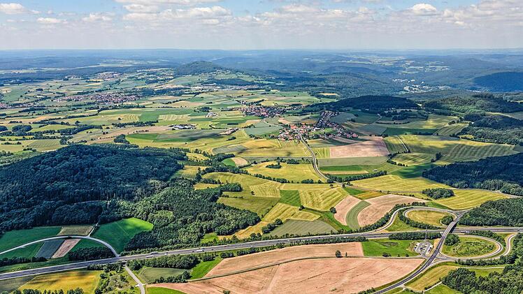 Aus der Luft: Die Autobahnanbindung Wildflecken Foto: Klaus Leidorf/Bund Naturschutz