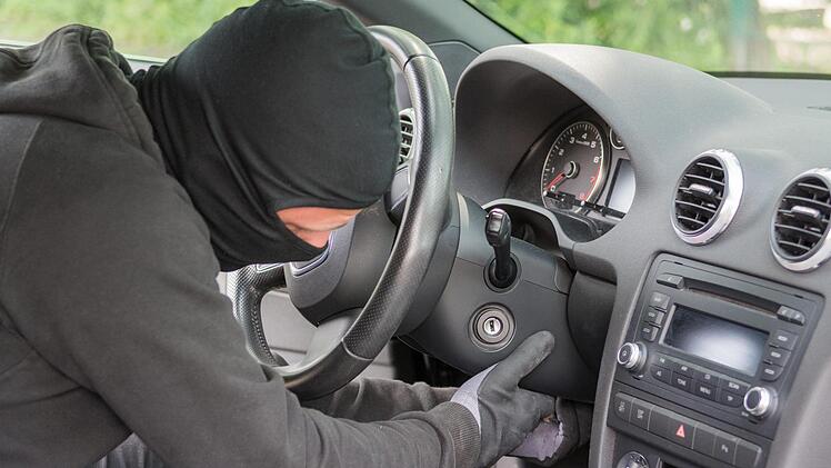 Dreiste Autodiebe schlugen in der Nacht zum Montag in der Hannes-Strehly-Straße zu: Sie klauten einen schwarzen Audi A4 Avant, von dem bis jetzt jede Spur fehlt.  Foto: Archiv