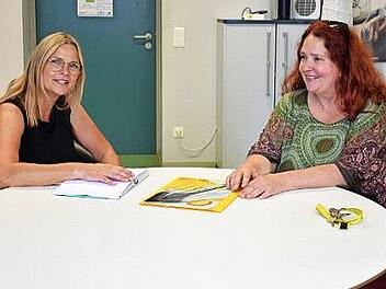 Yvonne Amtmann (l.) und Rektorin Petra Mayer Foto: Petra malbrich
