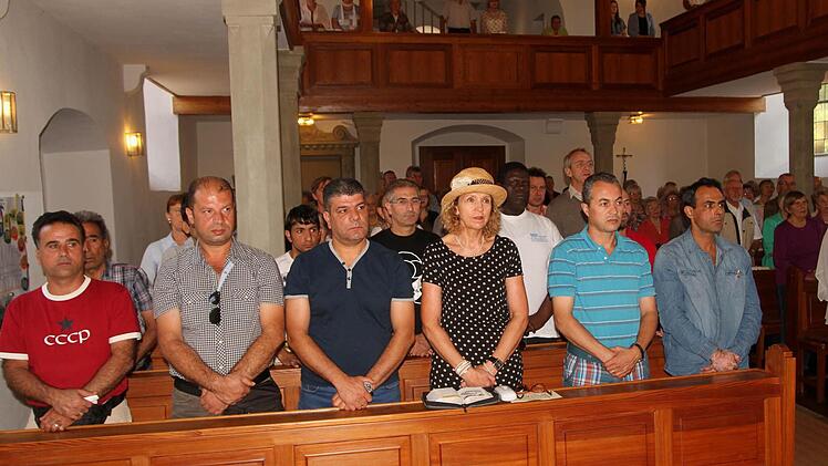 Als "Brüder und Schwester" bezeichneten sich auch die Moslems in der evangelischen Kirche. Foto: Günther Geiling