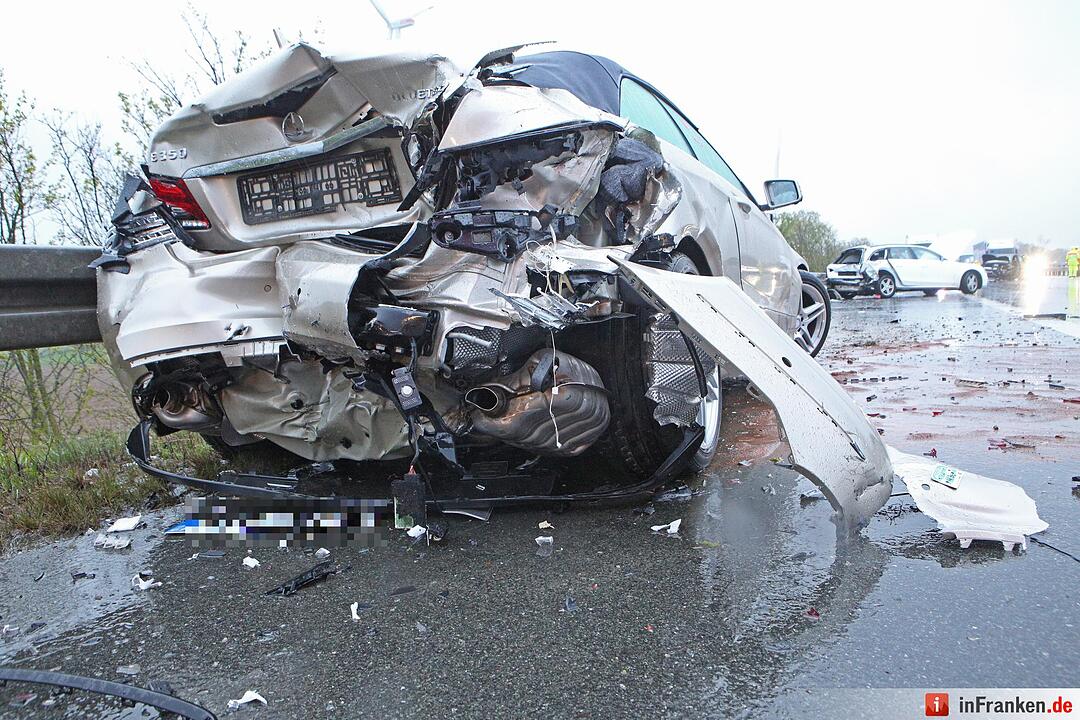 Hagel-Unwetter lšst Massenunfall aus: Autos kollidieren auf der A6 - Acht verletzte Personen, davon drei schwer