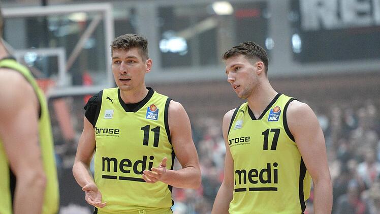 Die Bayreuther Andreas Seiferth und Lukas Meisner (von links) dürfen wieder von den Play-offs träumen. Foto: Peter Mularczyk