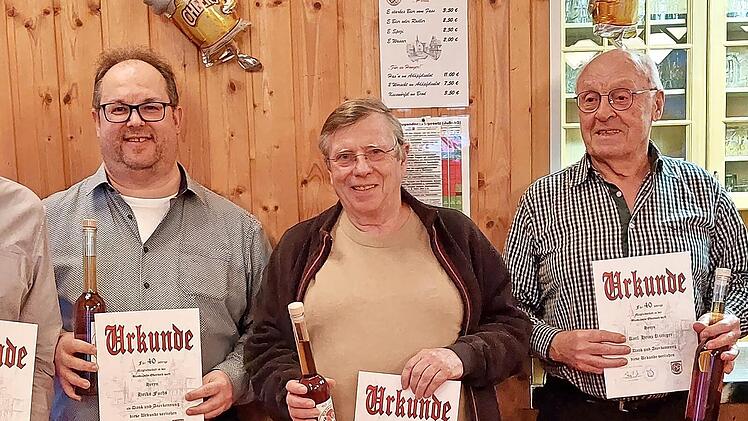 Ehrung für 40 Jahre: (von links) Frank Rüttiger, Heiko Fuchs, Bernd Löhser, Karl-Heinz Rüttiger und Kurt Ziegler