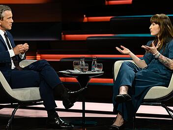 Im Gespräch mit Markus Lanz gerät Linken-Politikerin Heidi Reichinnek plötzlich ins Straucheln.
