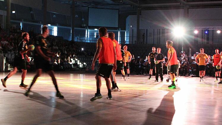 Handball-Sinfonie lautete das Motto eines Gemeinschaftsprojekts zwischen dem Landestheater und dem HSC 2000 Coburg in der HUK-Arena.Foto: Jochen Berger
